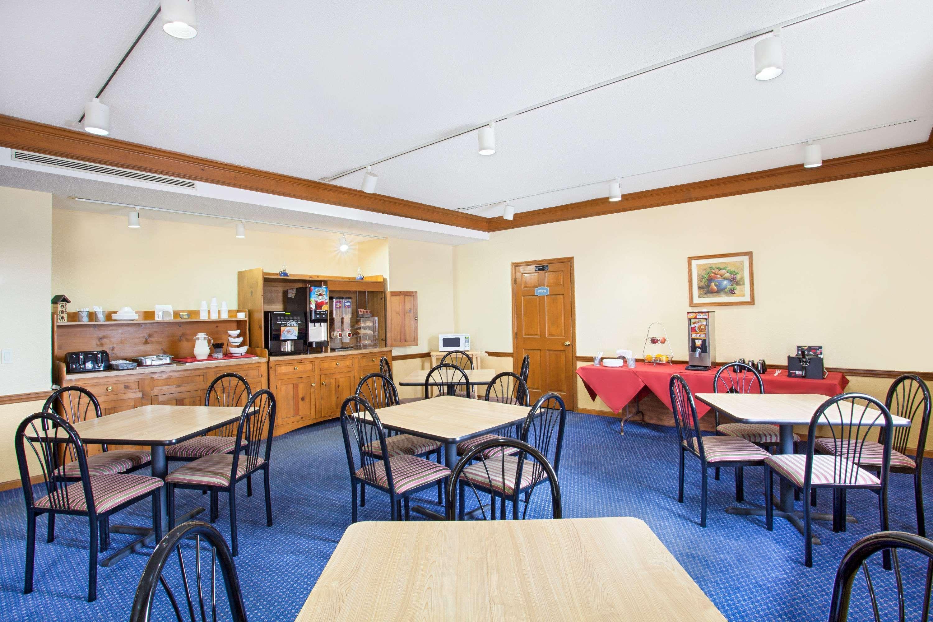 Days Inn By Wyndham Auburn Extérieur photo
