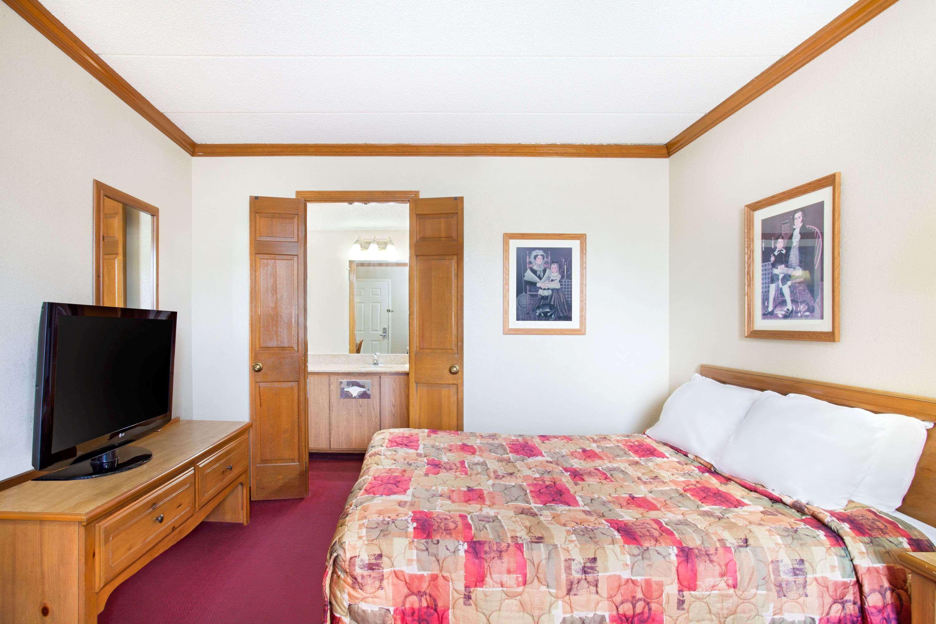 Days Inn By Wyndham Auburn Extérieur photo