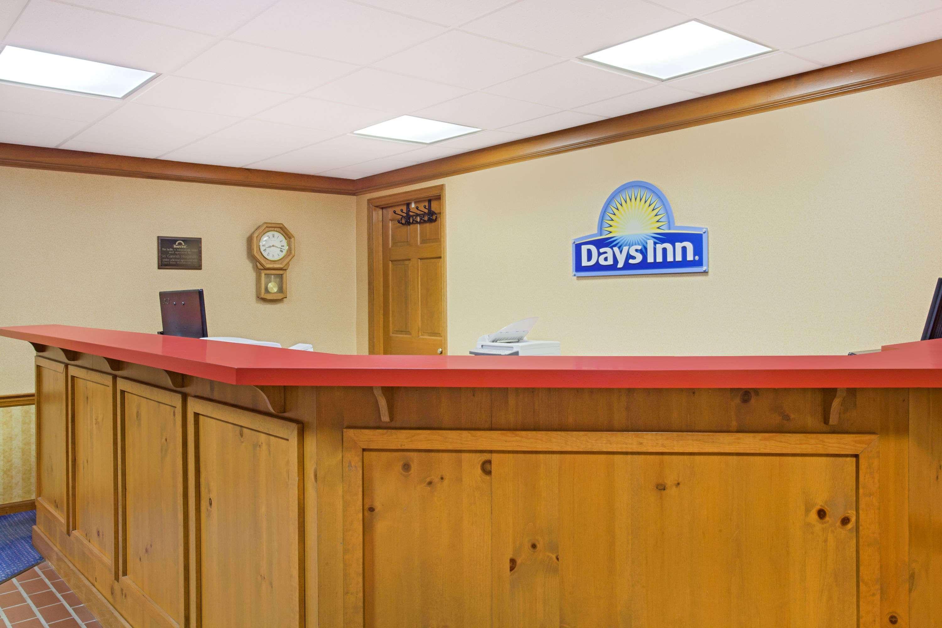 Days Inn By Wyndham Auburn Extérieur photo